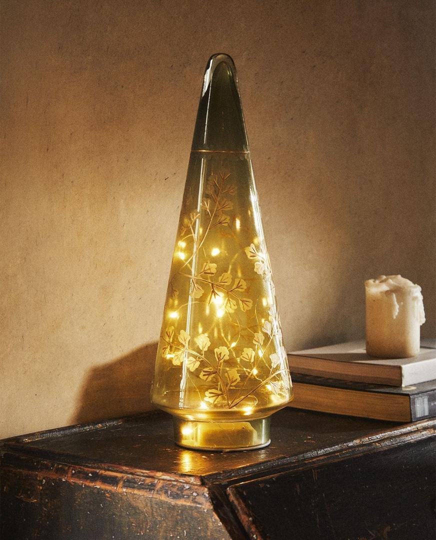 Árbol de navidad decorativo con luces