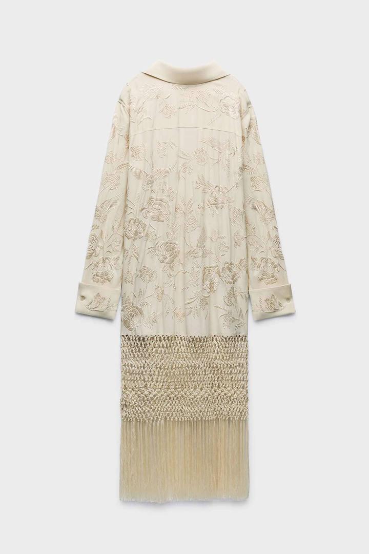 Vestido de macramé con bordados de edición limitada en Zara