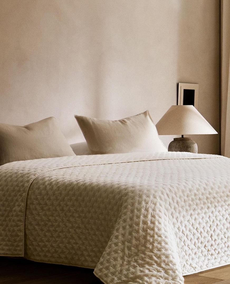 Edredón acolchado con detalle de puntos