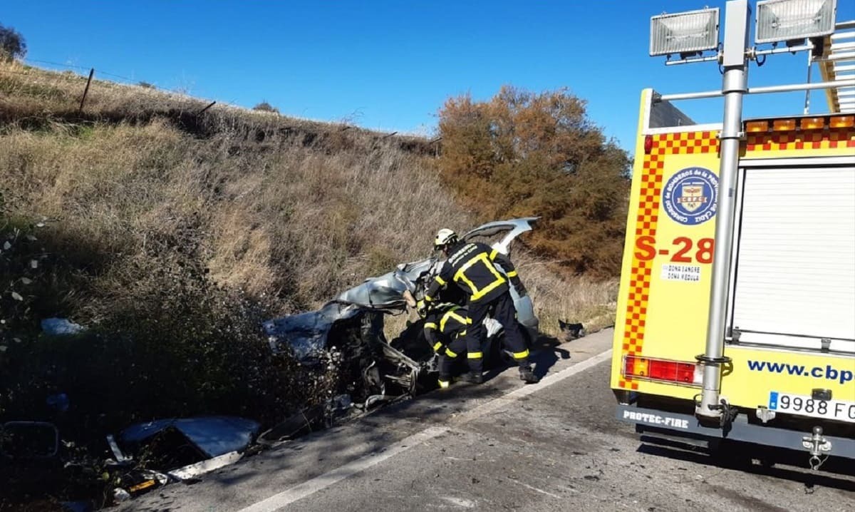 Bomberos se han personado en el lugar de los hechos
