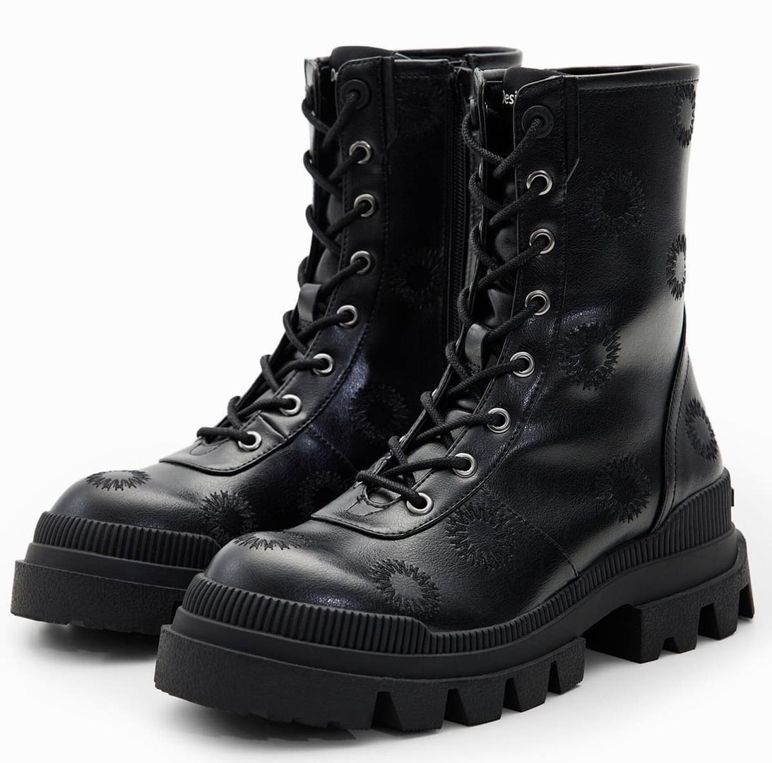 Botas altas con cordones y suela track de Desigual