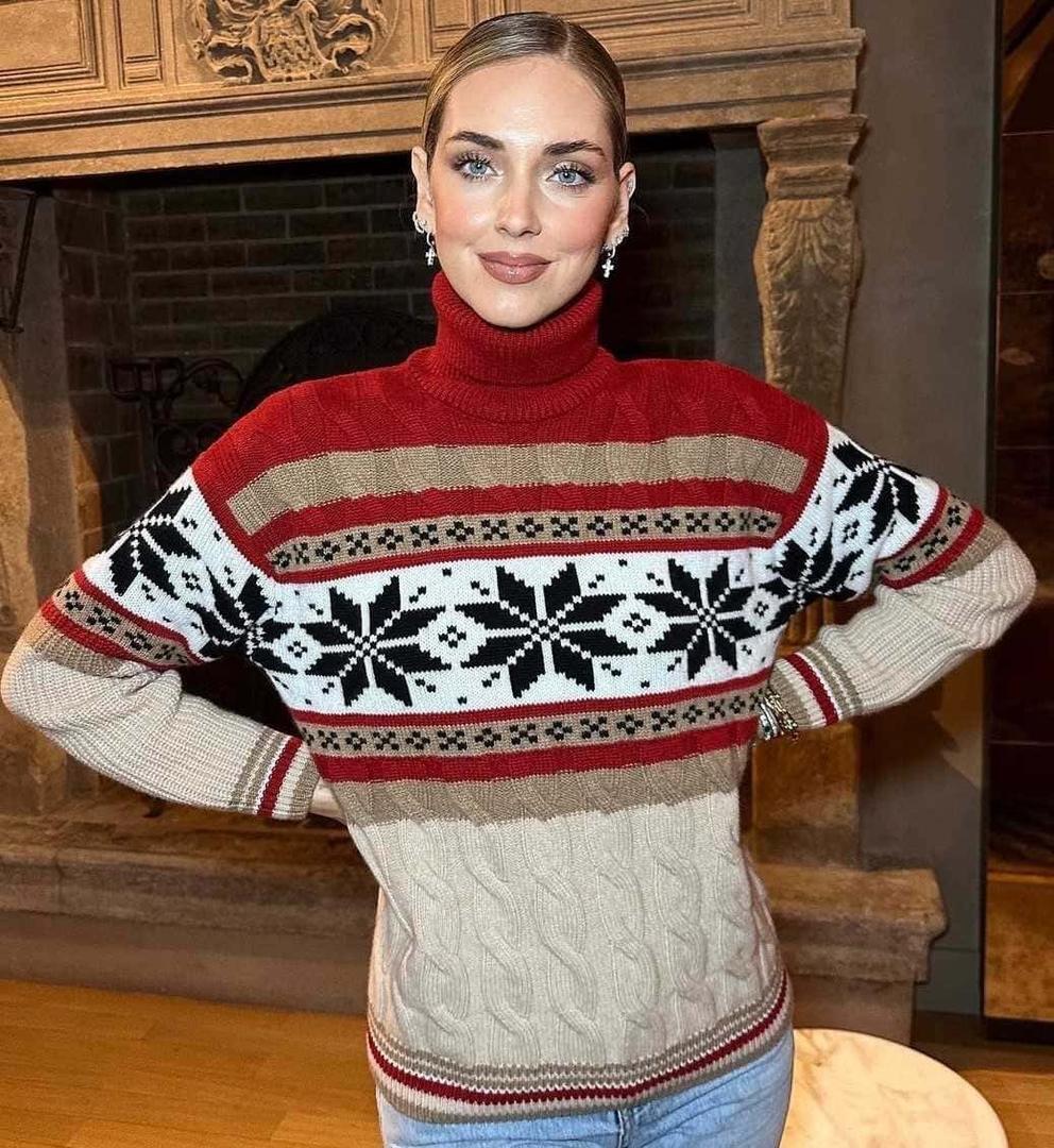 La influencer Chiara Ferragni luciendo jersey navideño. Foto vía Instagram chiaraferragni
