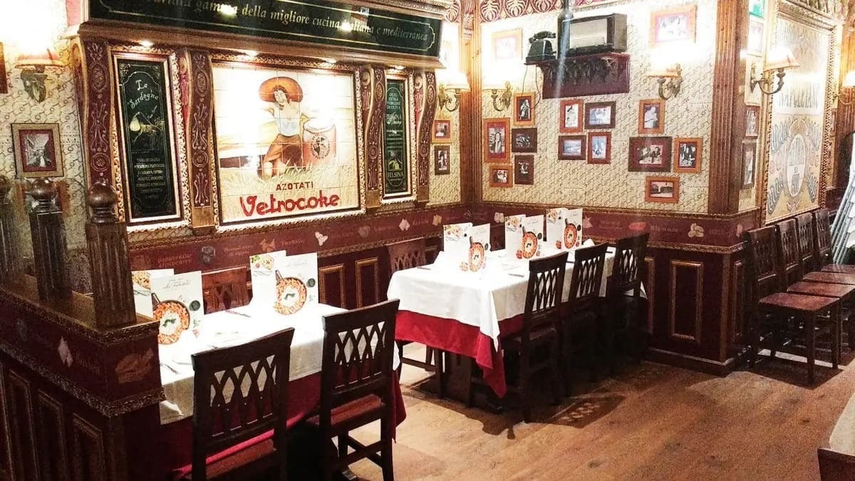Interior de un restaurante italiano en Sevilla