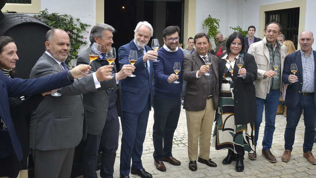 Brindis en Bodegas Cayetano del Pino