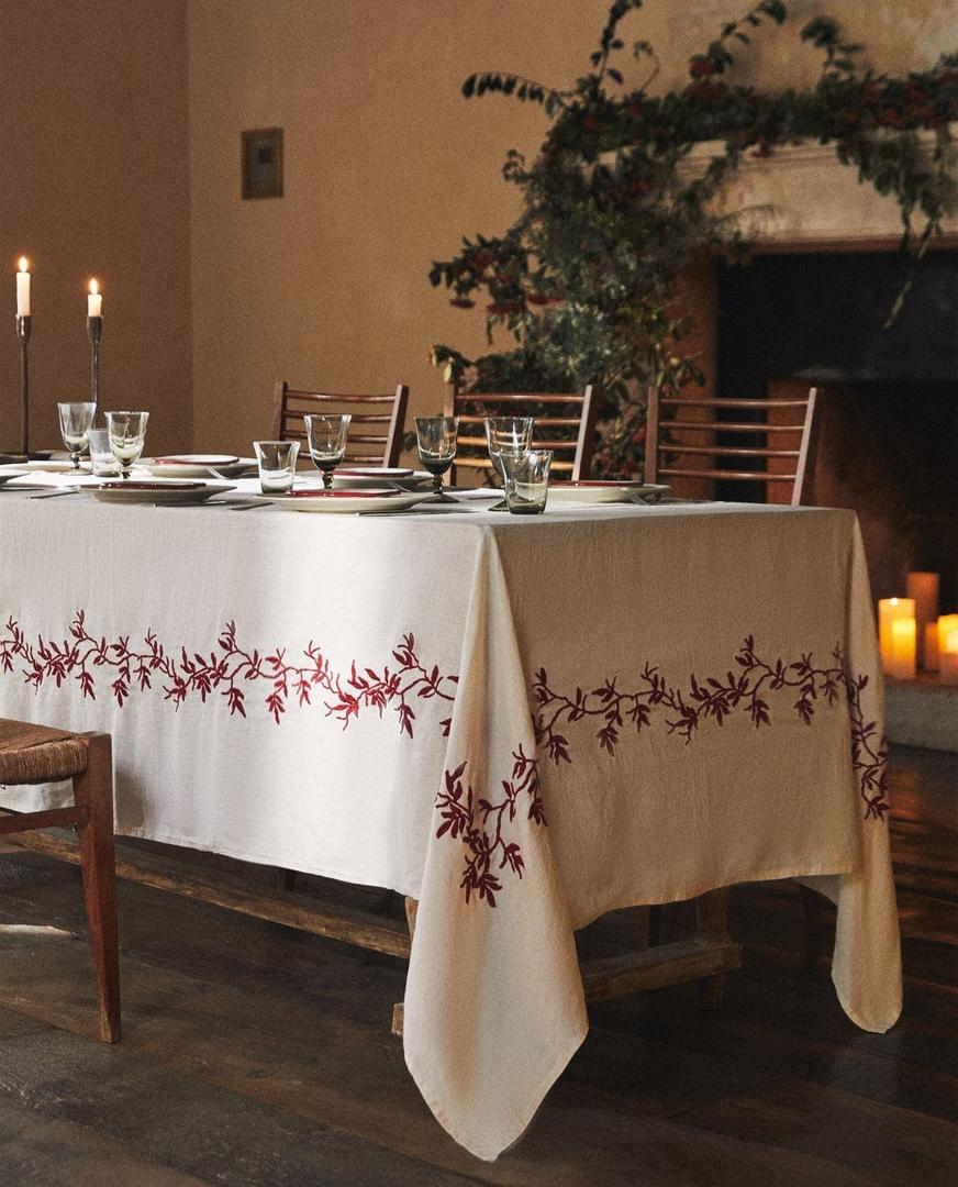 Mantel de lino con bordados de navidad