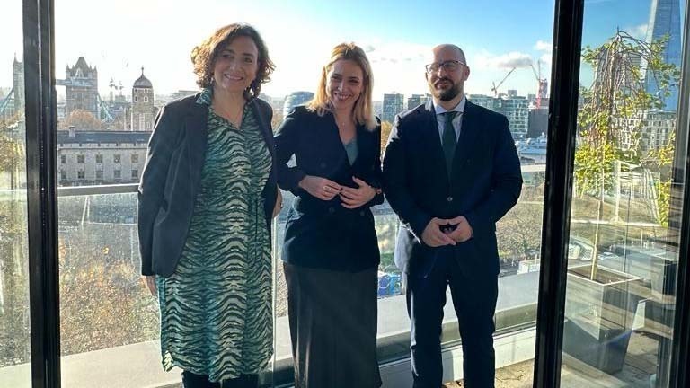 Carmen Romero, Almudena Martínez y Germán Beardo en Londres