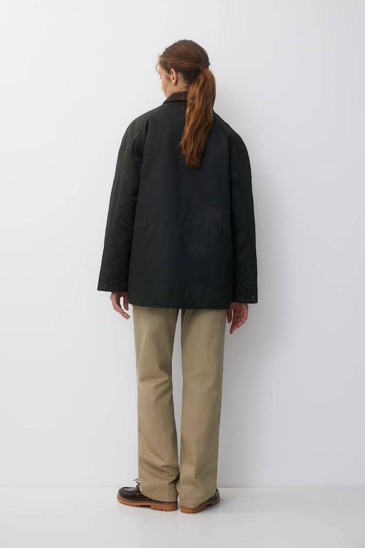 Chaqueta encerada con cuello de pana de Pull&Bear