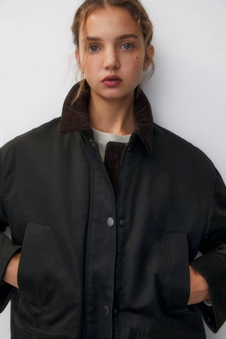 Chaqueta encerada con cuello de pana de Pull&Bear