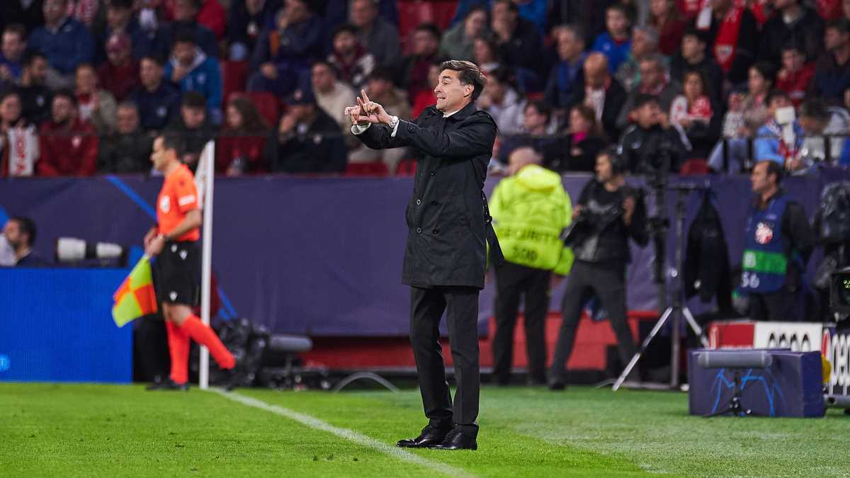 Diego Alonso ante el PSV | Foto: Salvador López para El MIRA