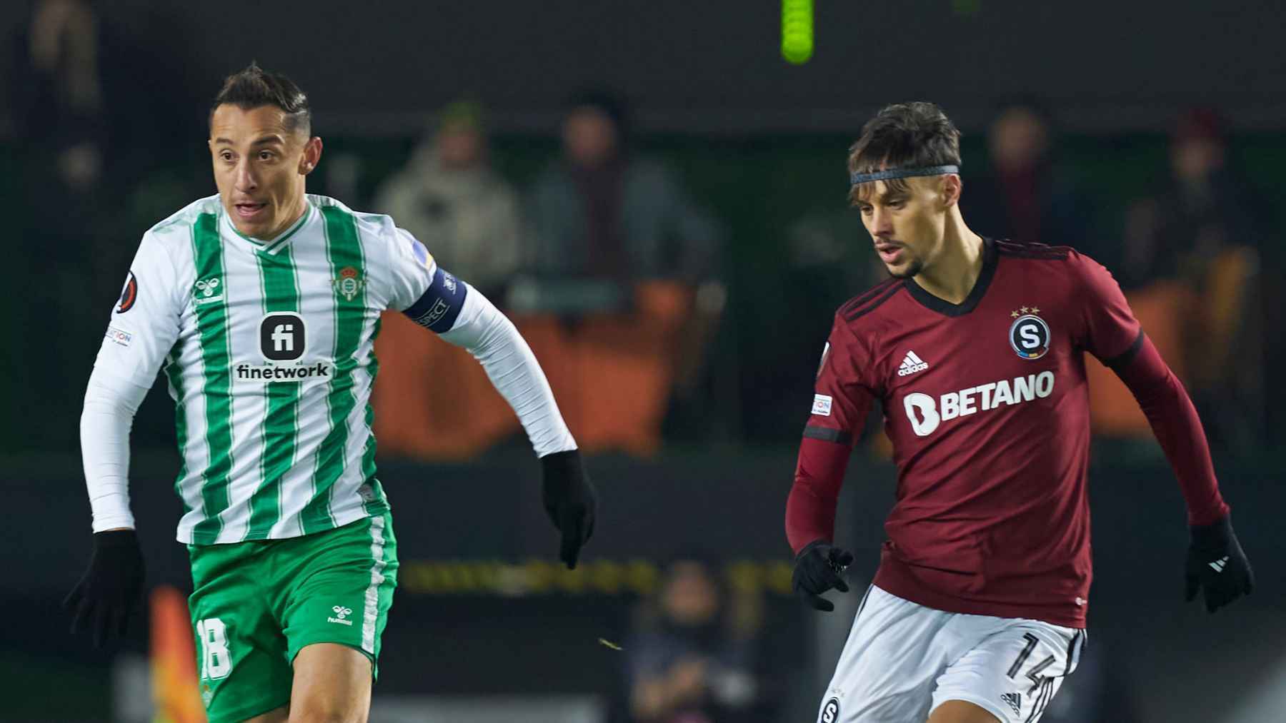 Andrés Guardado en el Sparta Praga - Real Betis | Foto: RBB