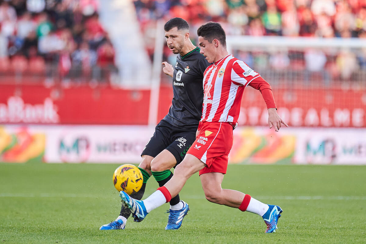 Guido Rodríguez y Sergio Arribas en el UD Almería - Real Betis | Salvador López Medina para El MIRA