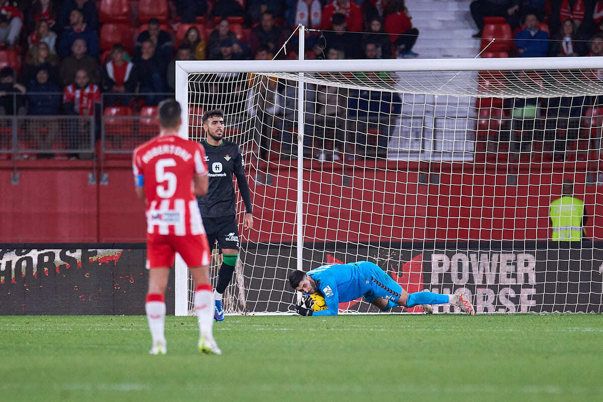Rui Silva y Chadi Riad en el UD Almería - Real Betis | Salvador López Medina para El MIRA
