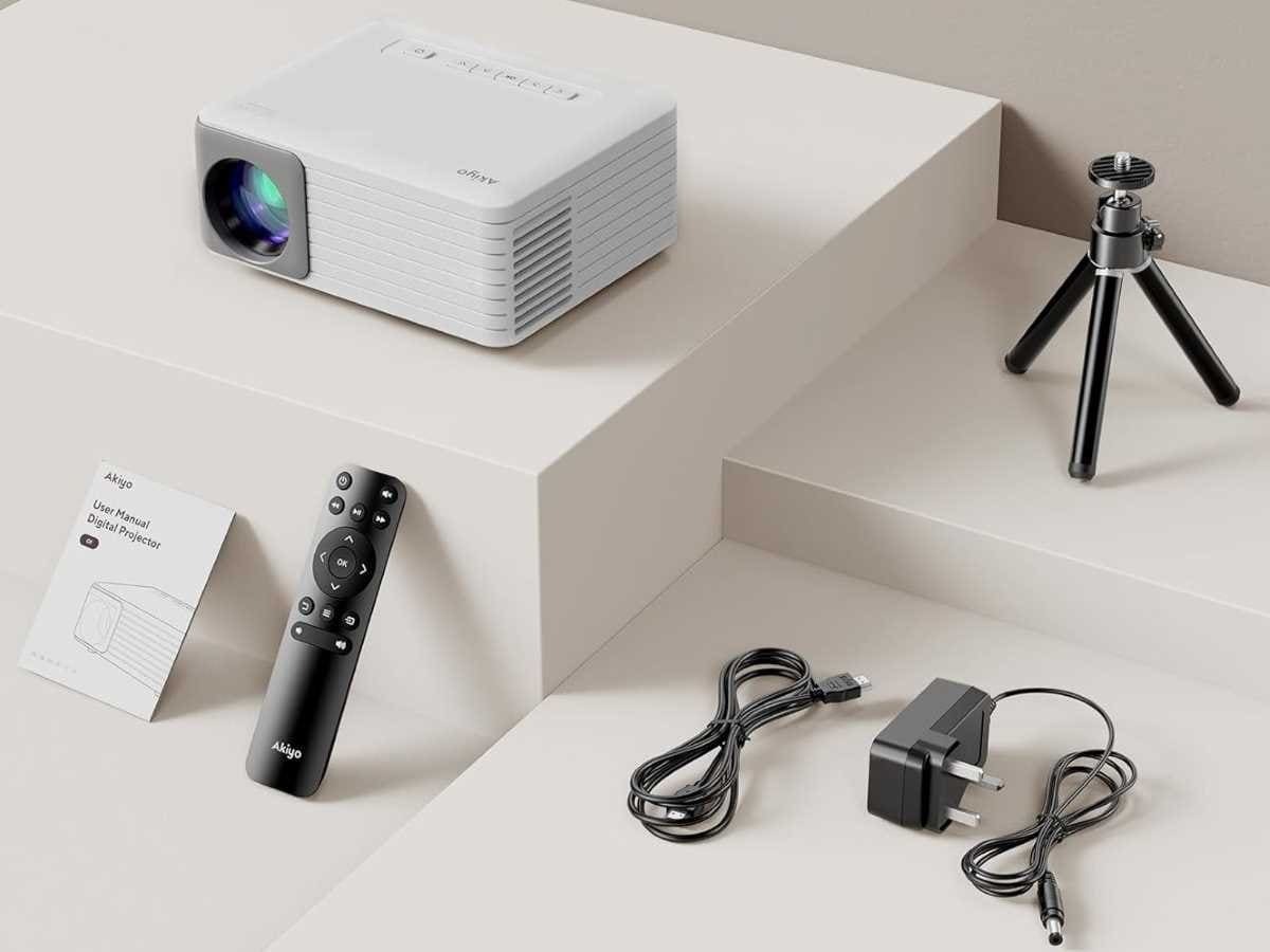 Mini Proyector Portátil con Trípode 6500 Lumens AKIYO de Amazon