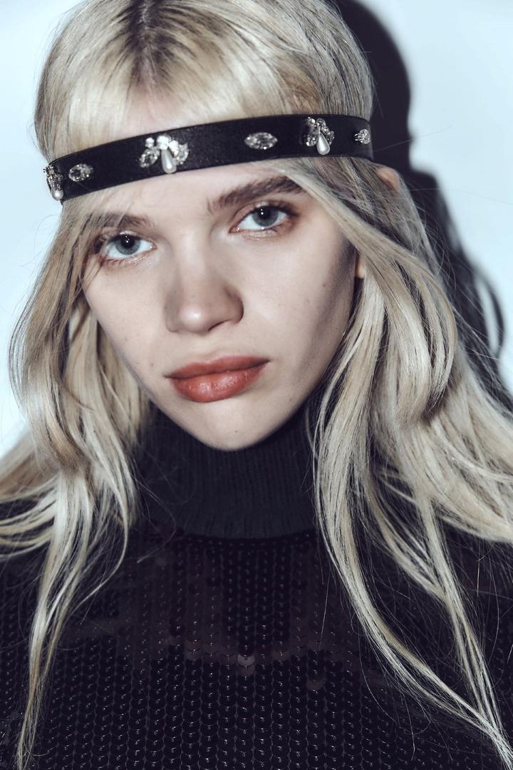 Cinta de pelo con joyas