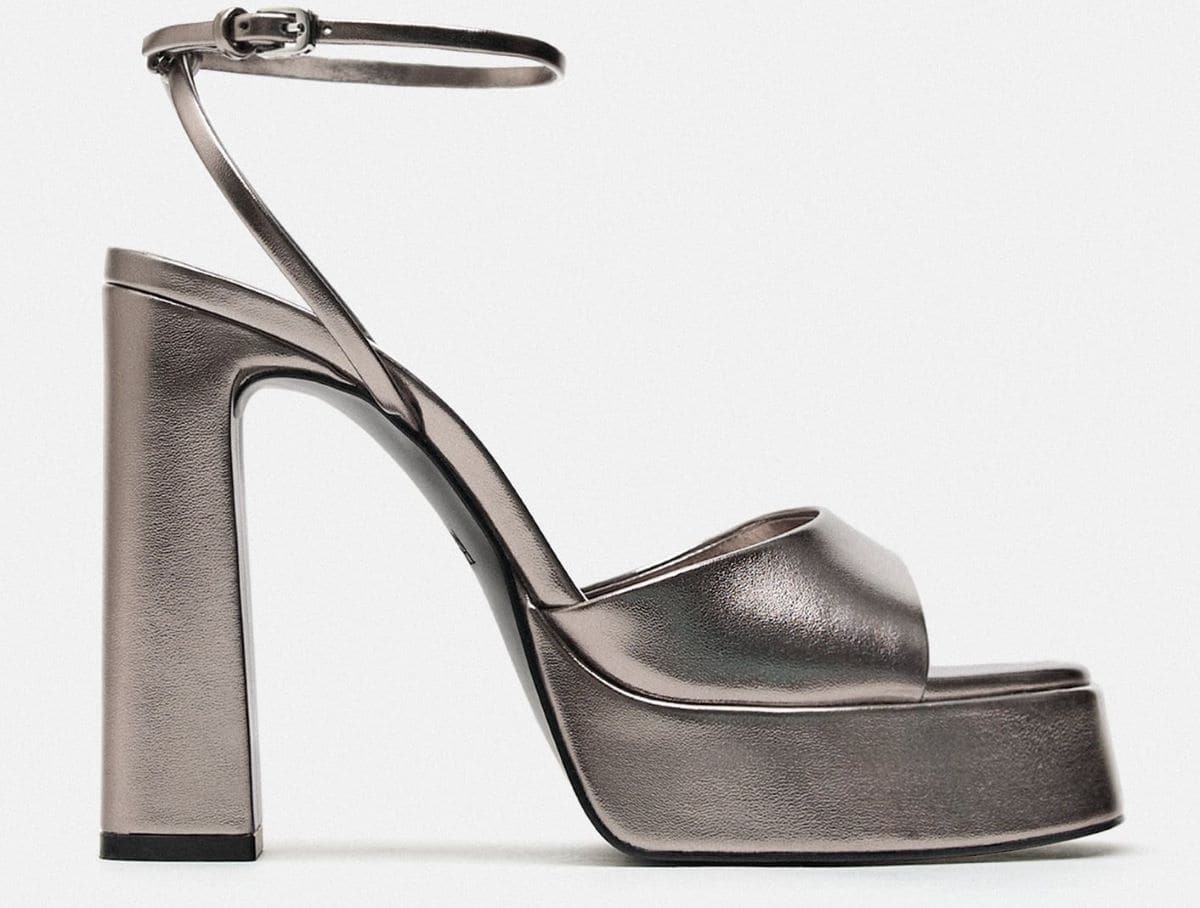 Sandalias metalizadas con tacón rectangular