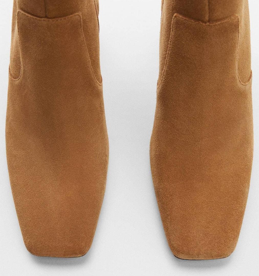 Botín con tacón de serraje marrón en Mango