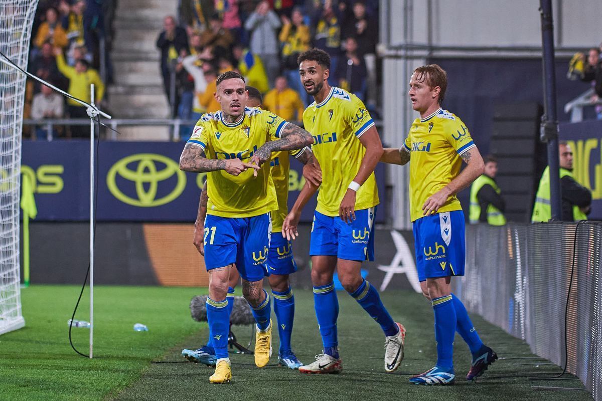 Roger Martí celebra su gol en el Cádiz CF - CA Osasuna | Salvador López Medina para El MIRA