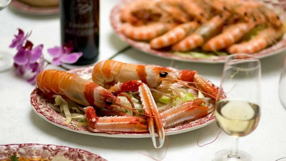 Los langostinos de Sanlúcar, siempre presentes en las comidas de Navidad en Cádiz