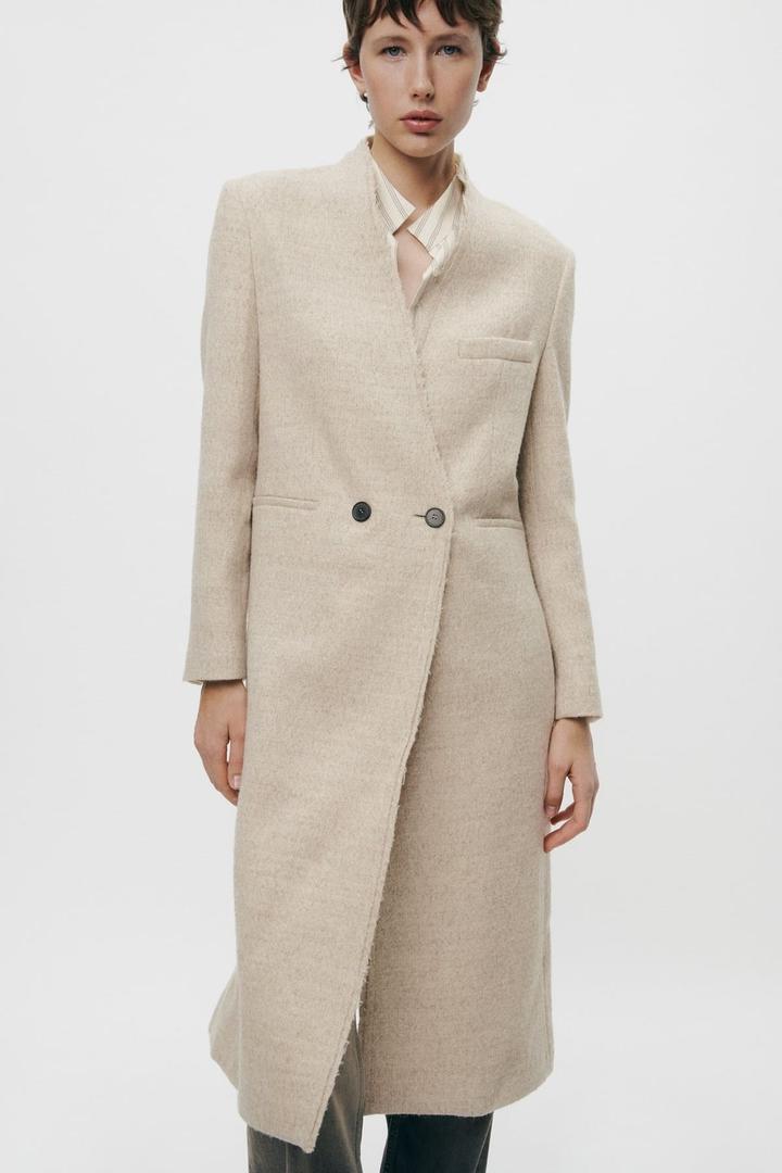 Abrigo sin solapa con lana manteco de Zara