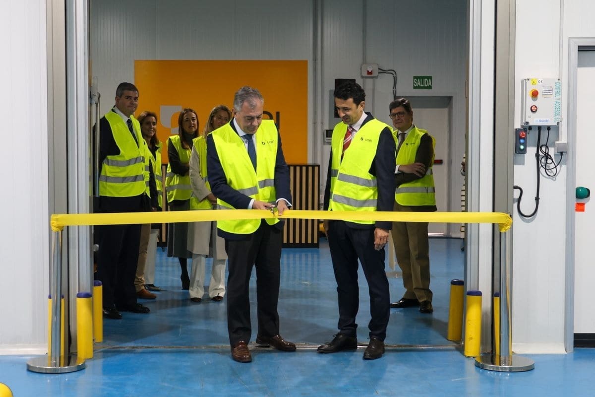 José Luis Sanz inaugura la ampliación de la plataforma logística de frío de UNEI