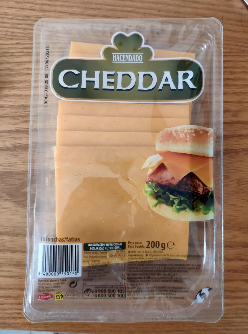 Queso Cheddar Hacendado en lonchas