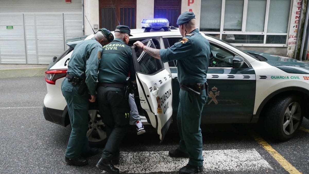 Guardias civiles han procedido a su detención