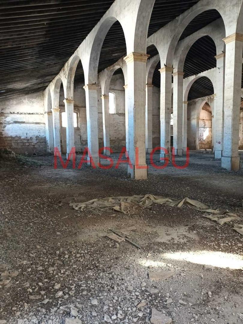Casco de bodega a la venta en la calle Pajarete