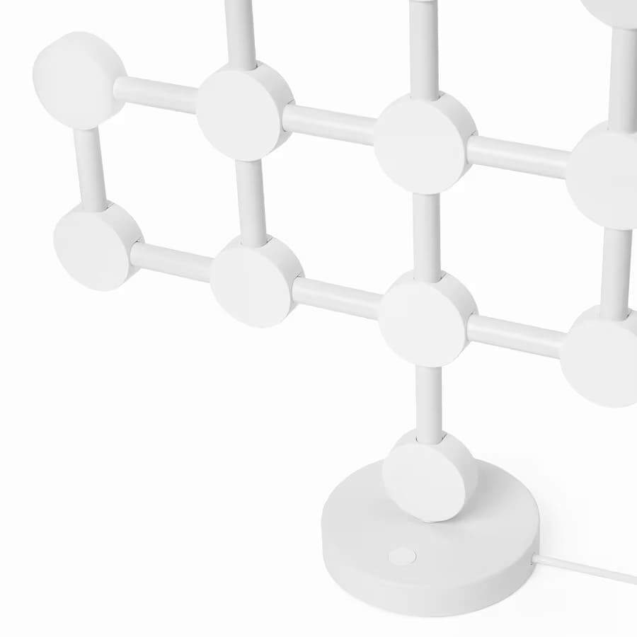 STRÅLA Lámpara de mesa de color blanco de Ikea