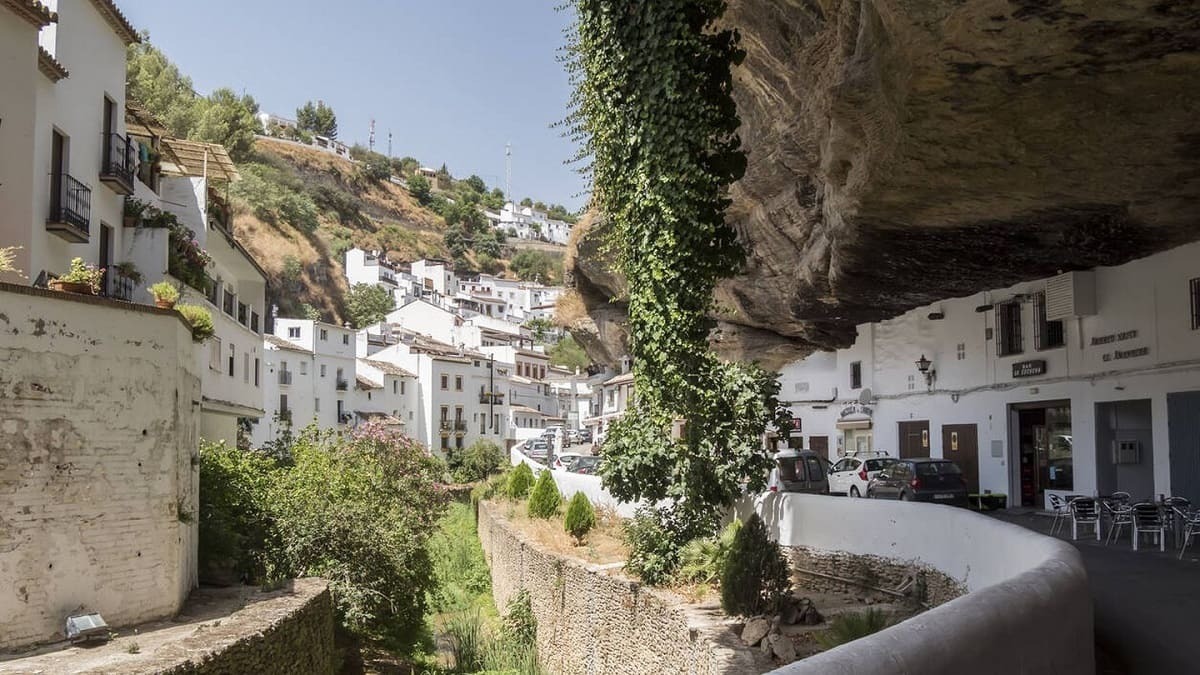 La localidad de Setenil de las Bodegas