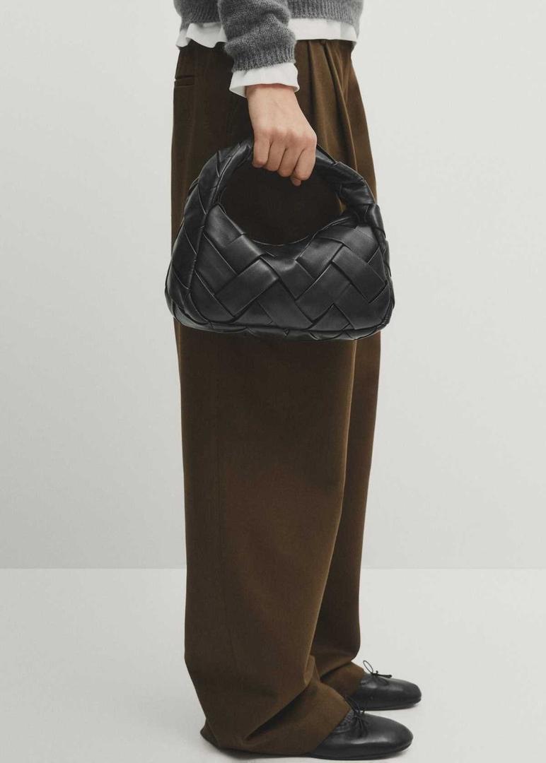 Bolso croissant trenzado piel napa de Massimo Dutti