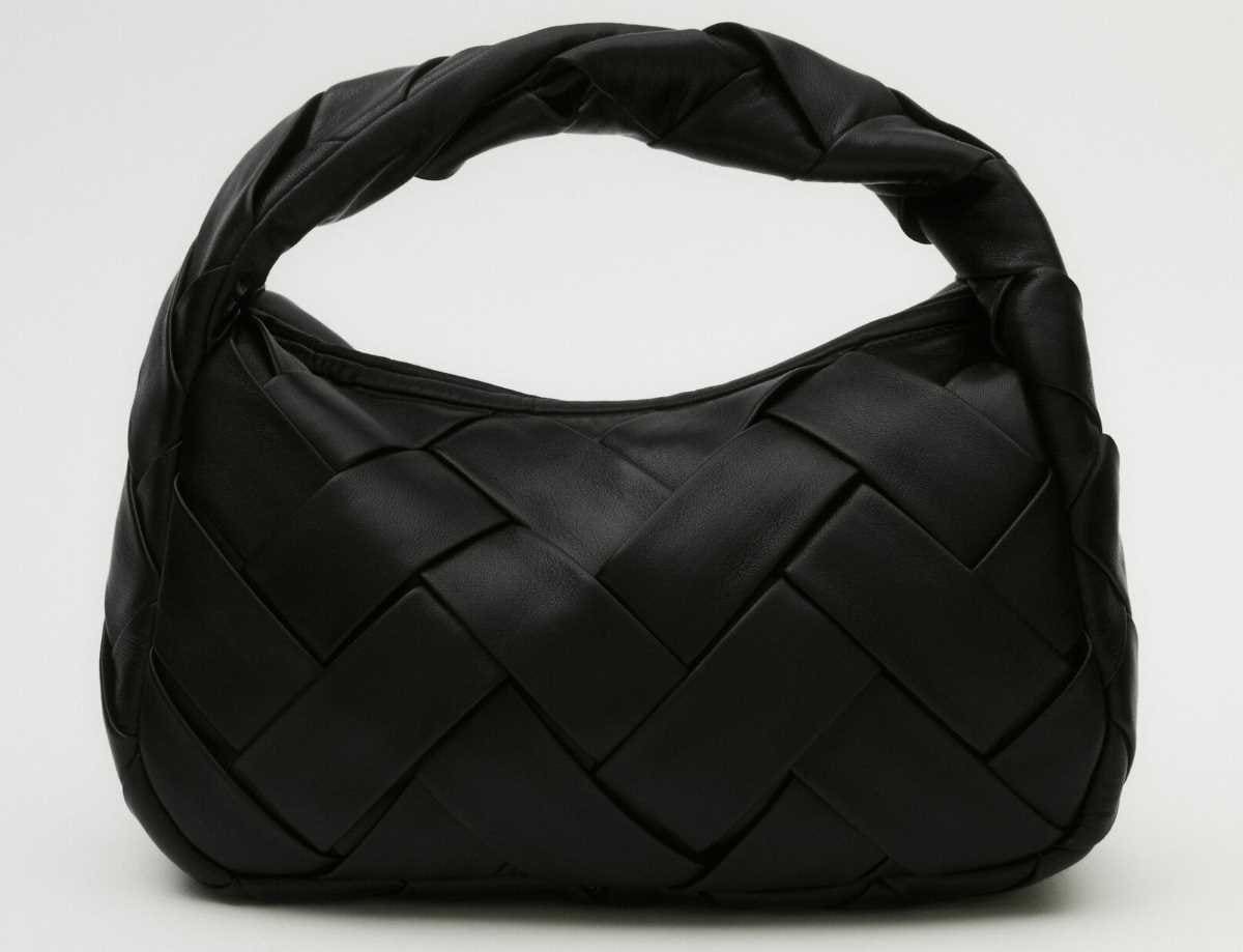 Bolso croissant trenzado piel napa de Massimo Dutti