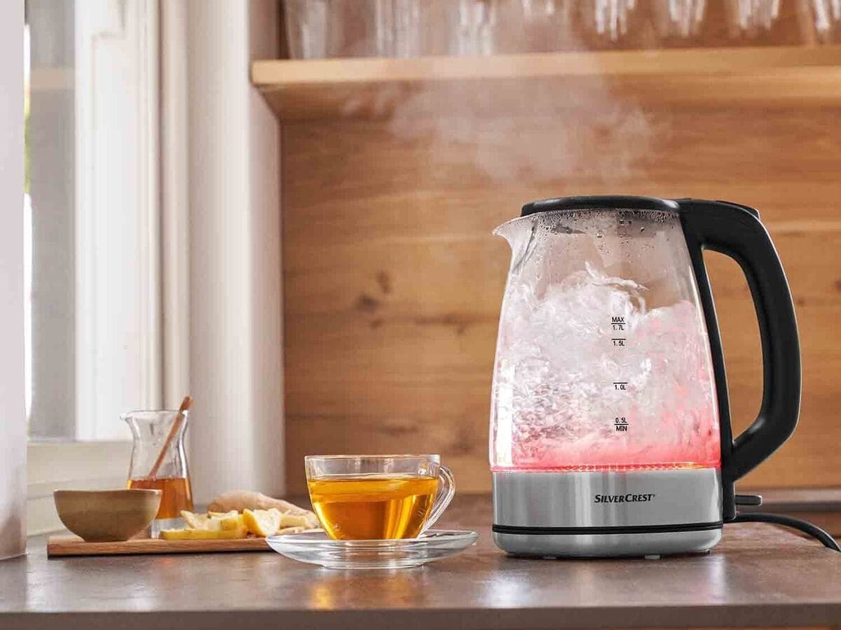 Hervidor de agua con luz LED y 3000 W de Lidl