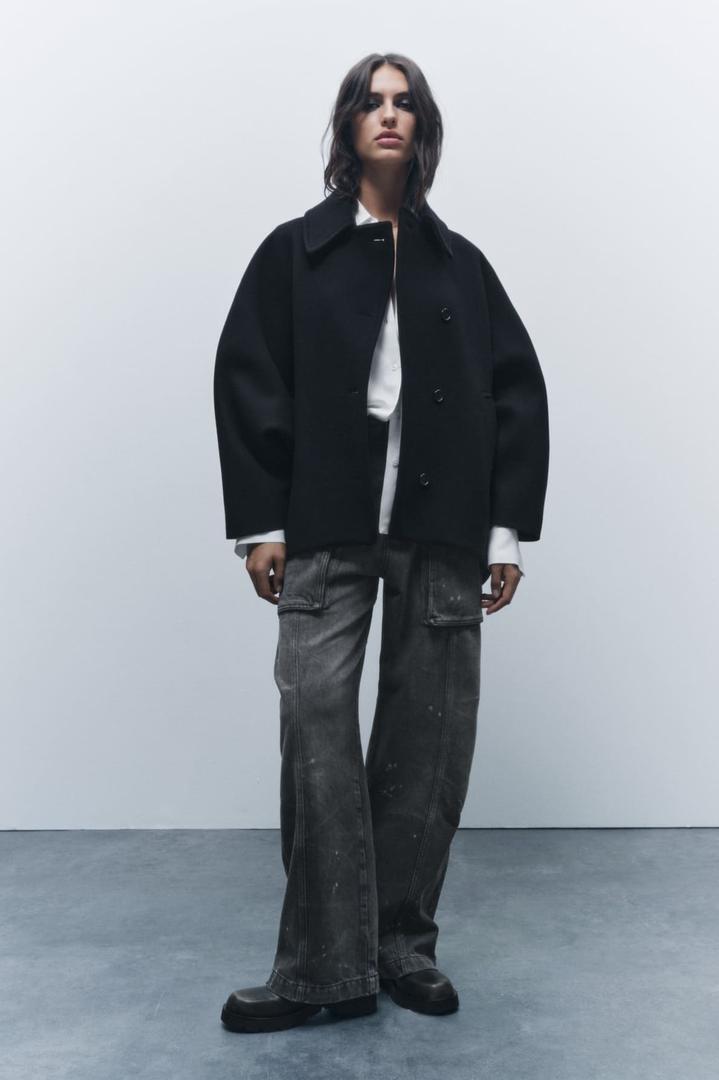 Abrigo corto de lana manteco negro de Zara