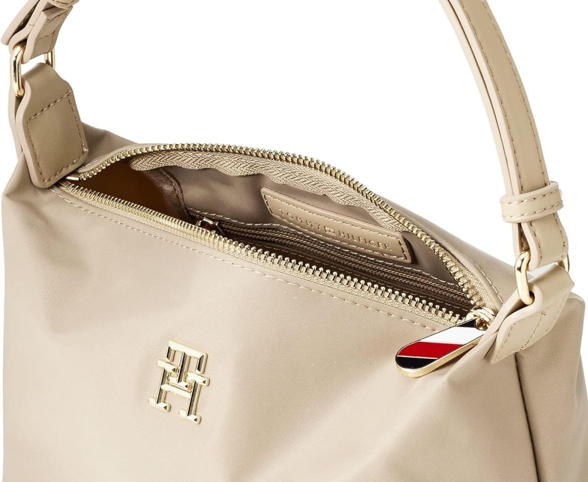 Bolso de hombro modelo Poppy de Tommy Hilfiger en Amazon