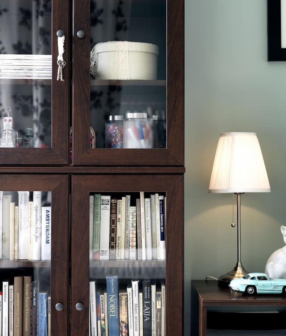 Lámpara de mesa modelo ÅRSTID y estilo vintage de Ikea