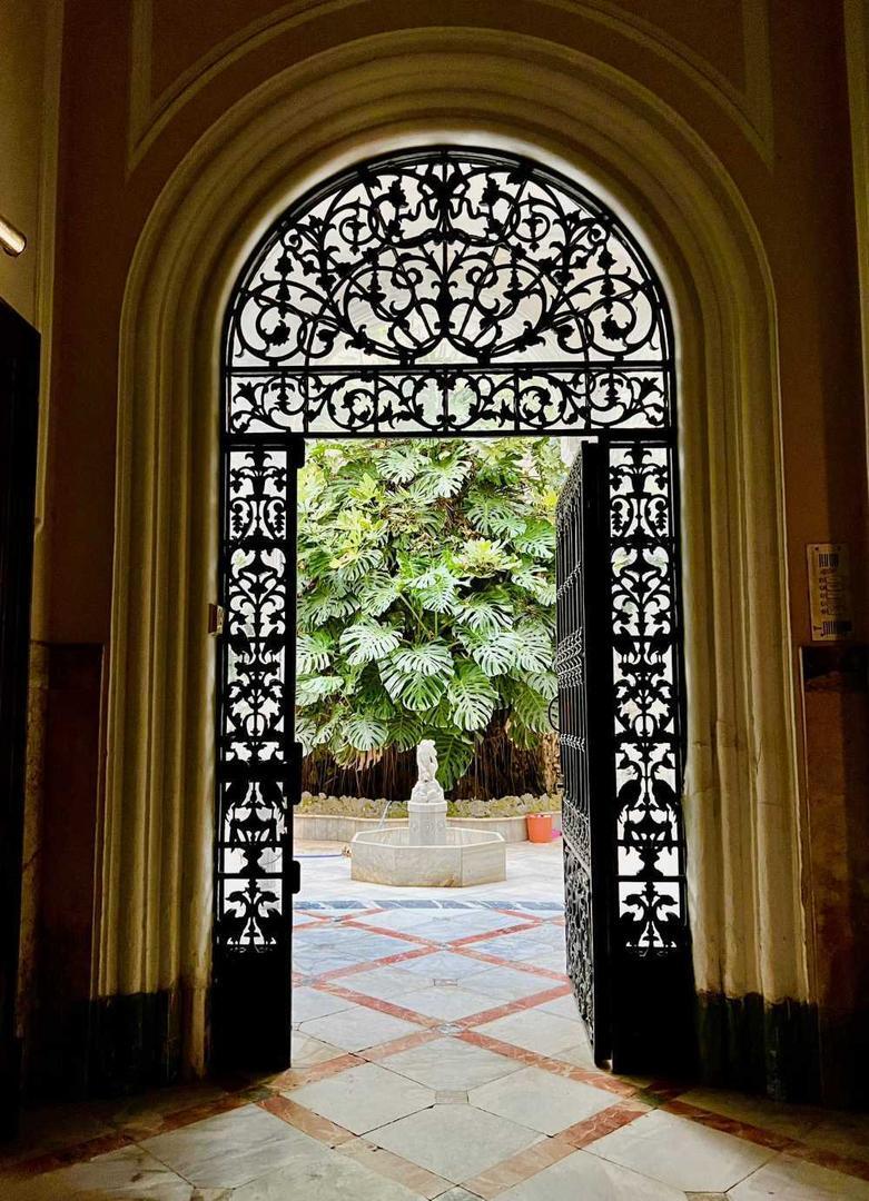 Interior del edificio en calle Medina