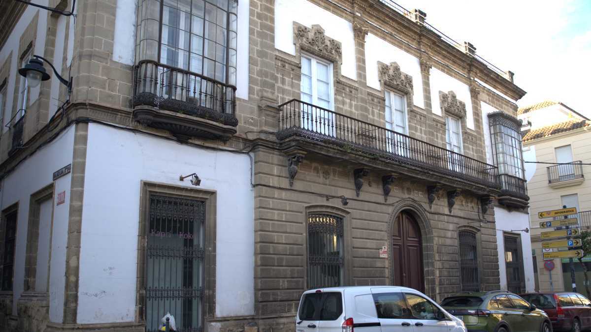 Edificio adquirido por Francisco Zuasti en la calle Medina | Foto: José Antonio Pliego para El MIRA