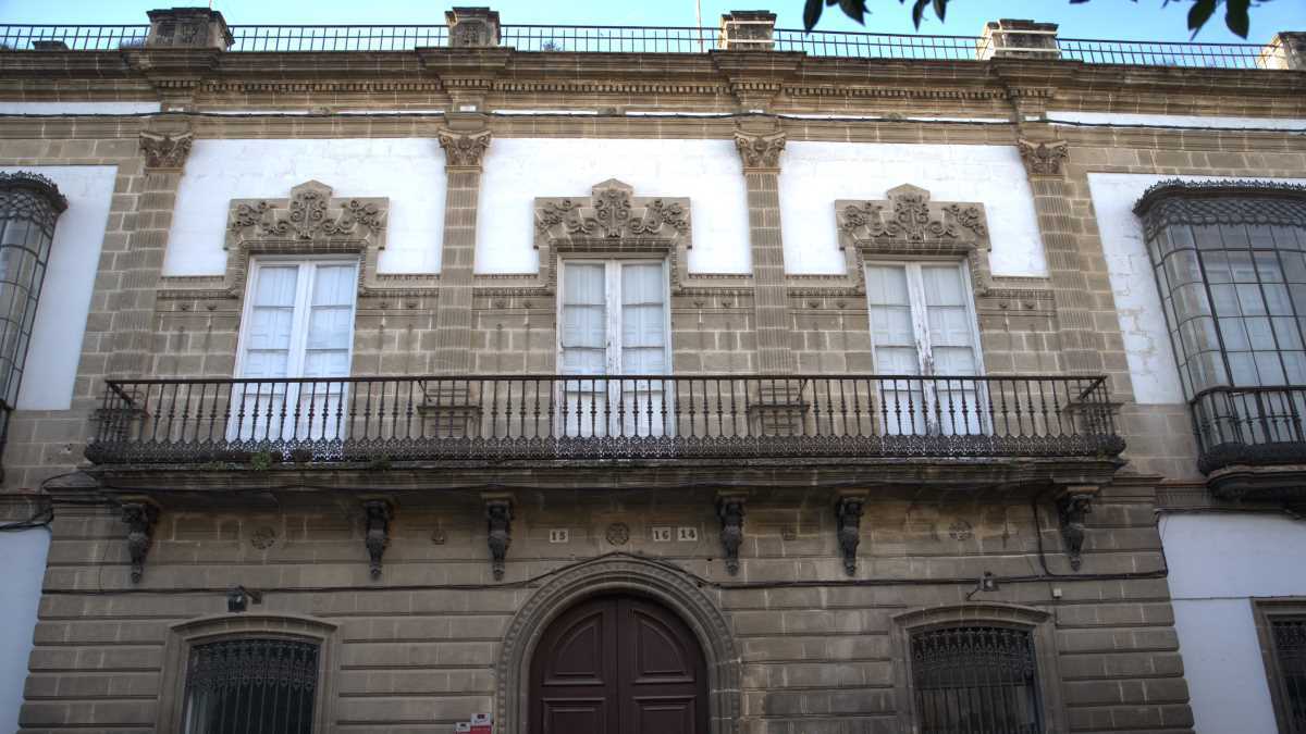 Edificio adquirido por Francisco Zuasti en la calle Medina | Foto: José Antonio Pliego para El MIRA
