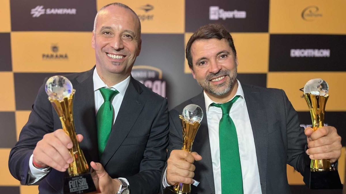 Antonio Vadillo y José Tirado con los premios
