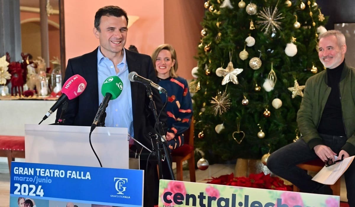 El alcalde, Bruno García, durante la presentación de la nueva temporada de teatros