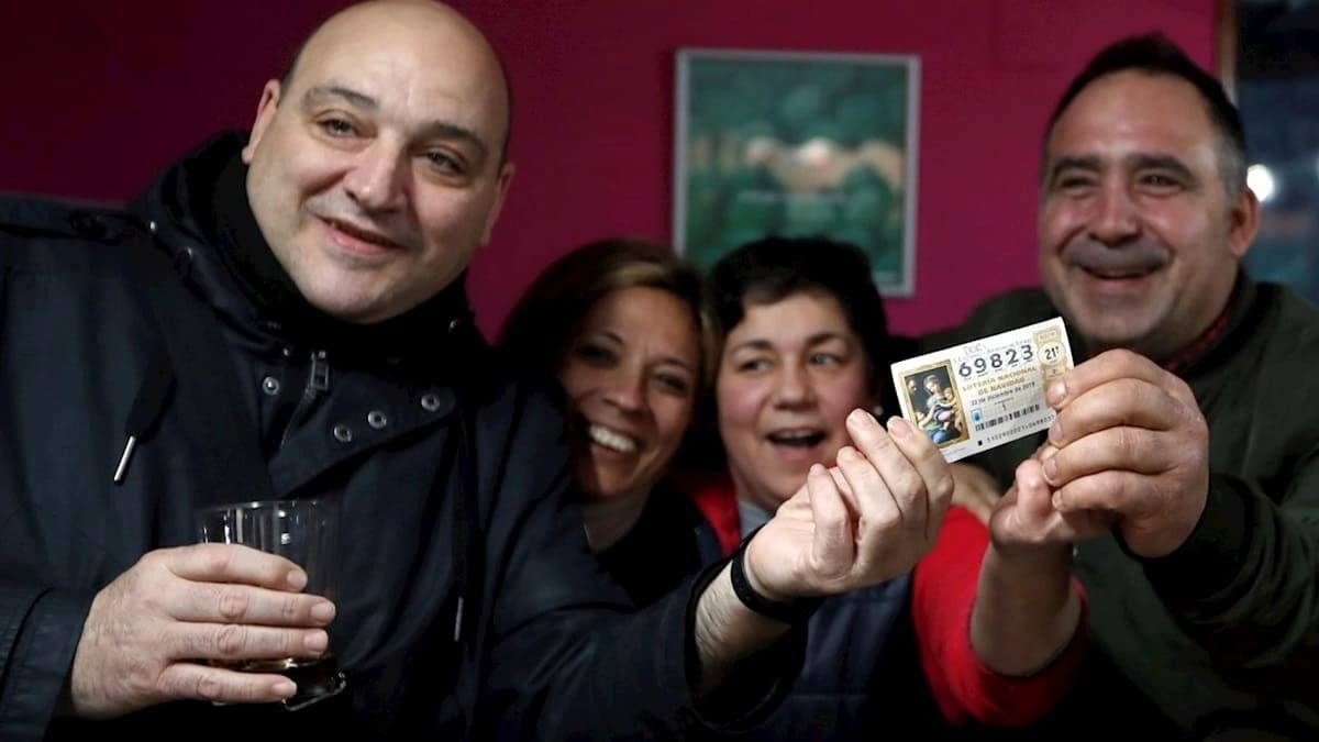 Es importante crear un grupo para jugar Lotería de Navidad