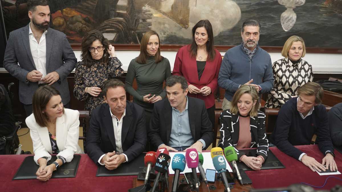 Bruno García y su equipo de Gobierno en la Junta de Gobierno Local | Foto: José Antonio Pliego para El MIRA