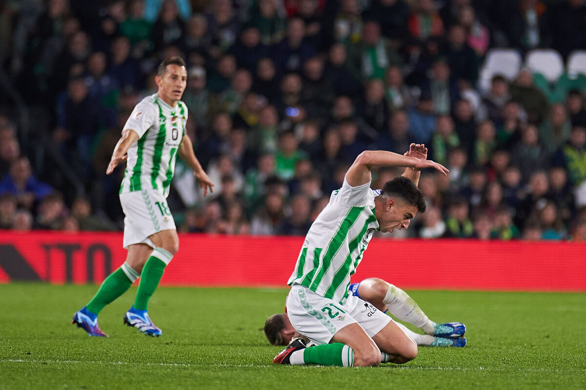 Marc Roca en el Real Betis - Girona | Salvador López Medina para El MIRA