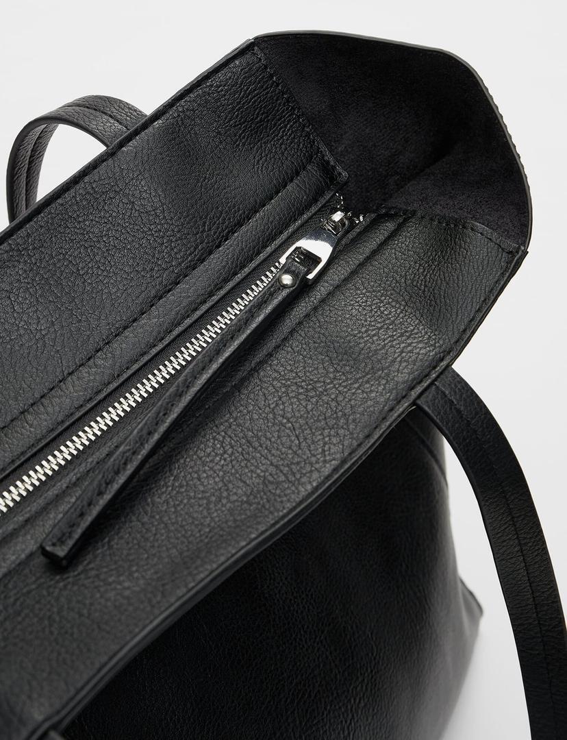 Bolso shopper XXL básico negro de Stradivarius