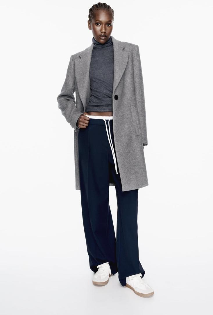 Abrigo de paño con lana minimalista de Zara