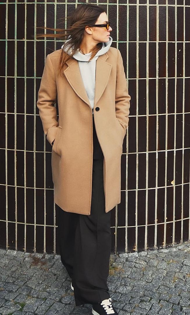 Abrigo de paño con lana minimalista de Zara