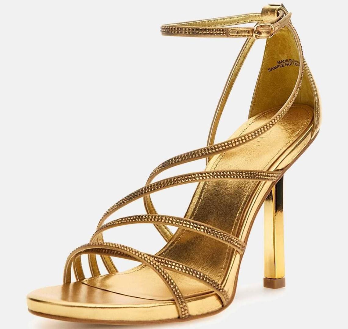 Sandalia axen de satén de Guess