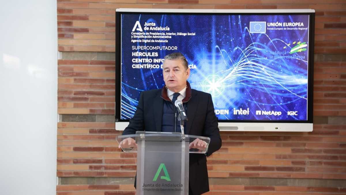 Antonio Sanz presenta el nuevo superordenador 'Hércules'