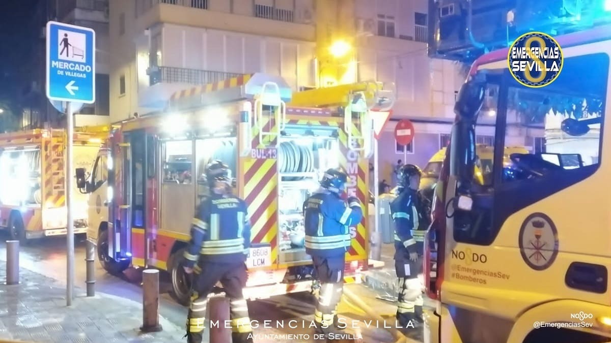 Bomberos intervienen en el lugar de los hechos