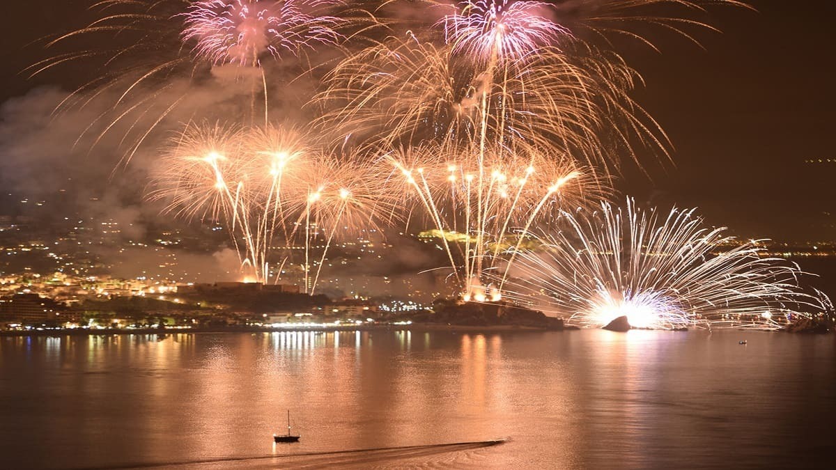 Almuñécar recibe el Año Nuevo de una forma muy especial